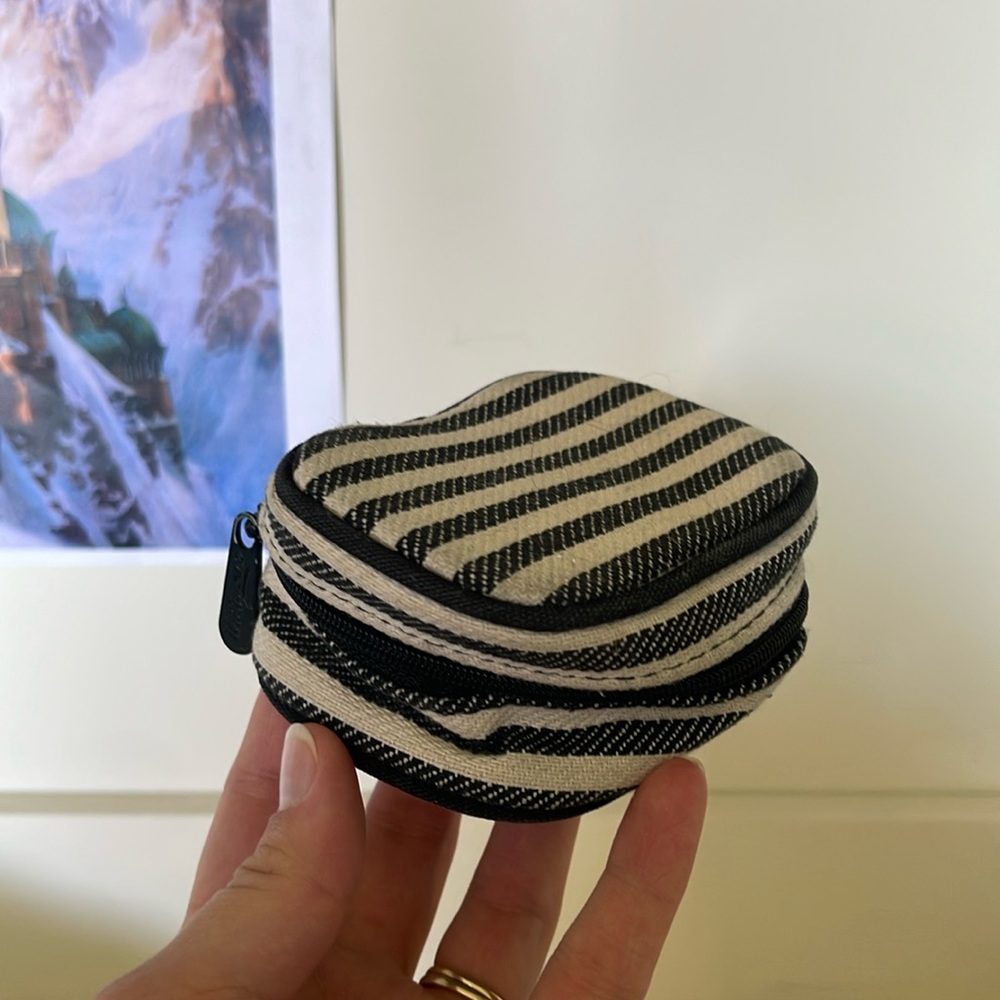 THIRTY-ONE mini clamshell case